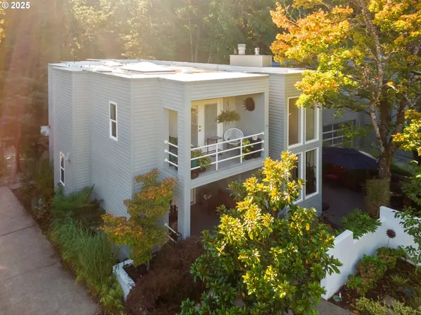 2904 SE Berkeley Pl, Portland, OR 97202