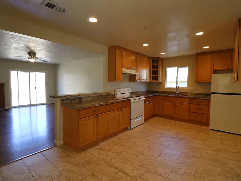 335 Rollingwood Dr — Photo 1