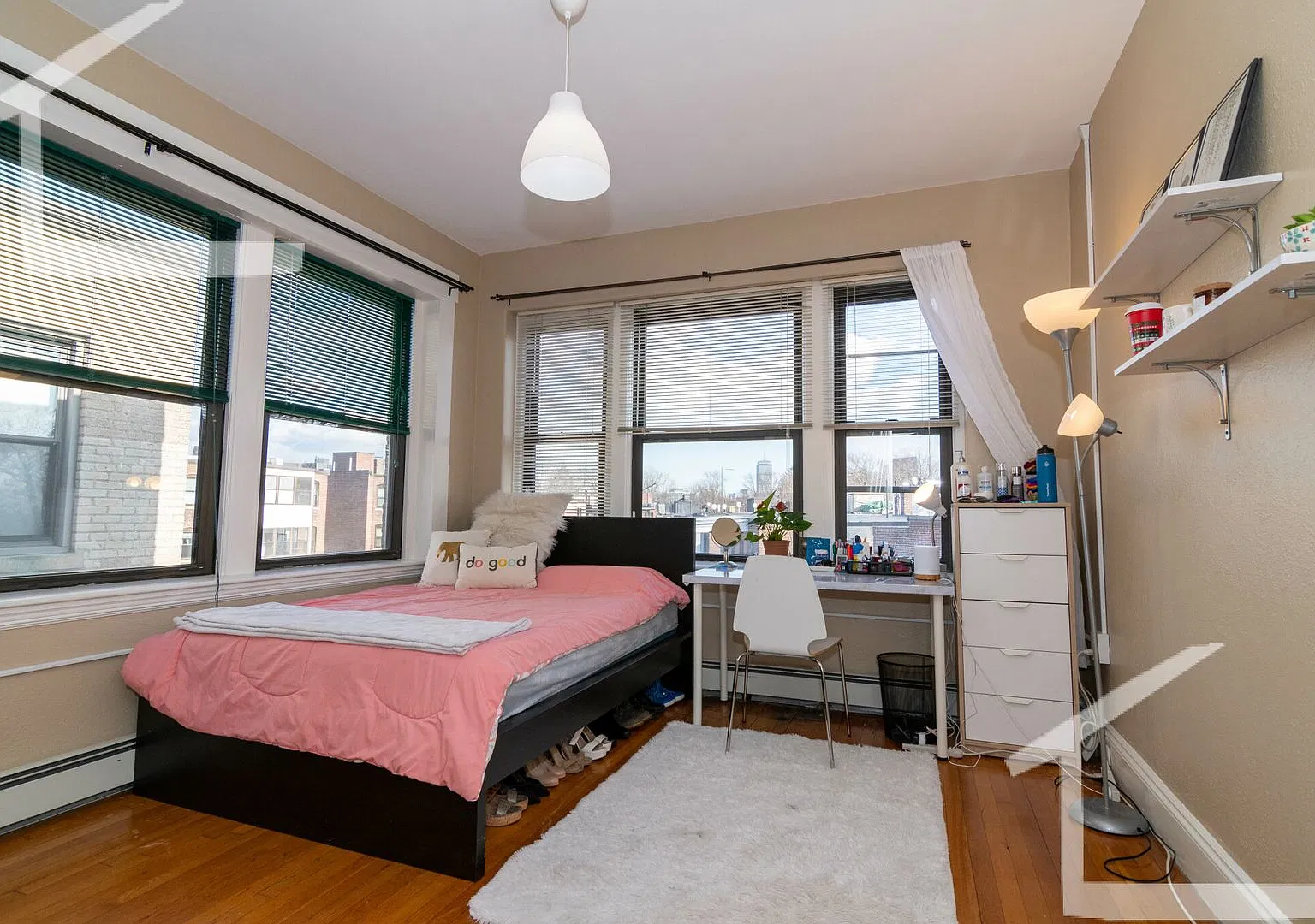 Look No Further Hottest Brookline 5 Bed — Photo 3