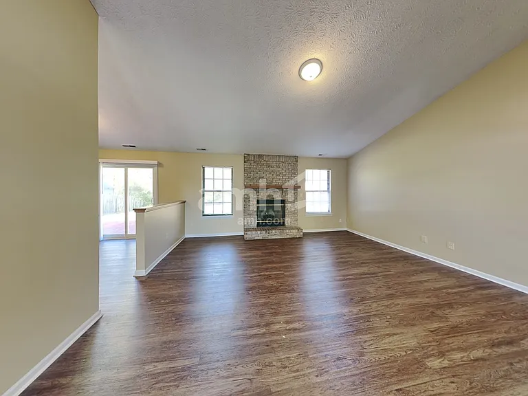 258 Longfellow Ln — Photo 6