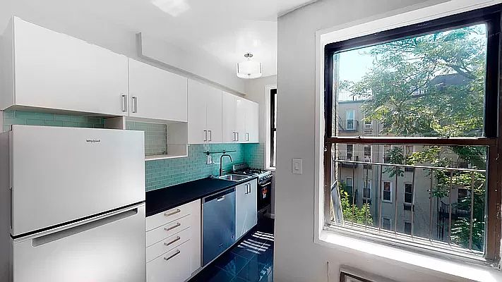 1st image of 320 E 90th St APT 5D