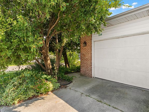 3rd image of 1319 E Harding Dr #A