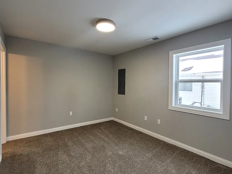 640 W Walnut St — Photo 16