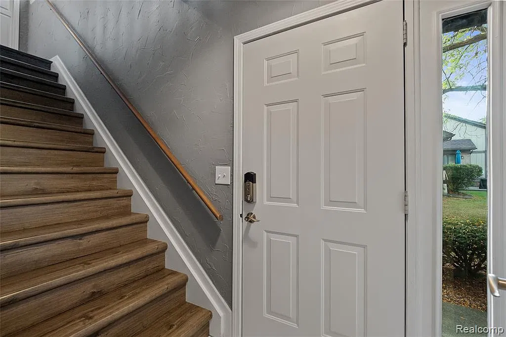 2 bed, 2.0 bath, 1200 sqft, $1,600 — Photo 3