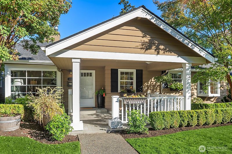 2nd image of 6818 49th Avenue NE