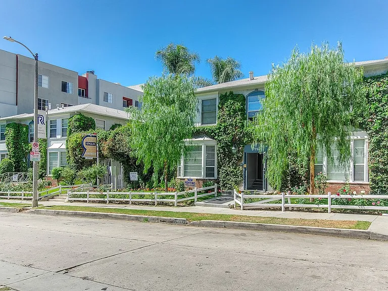 Sycamore Apartments — Photo 11