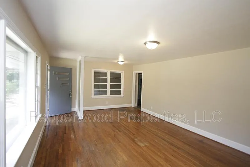 2 bed, 1.0 bath, 1120 sqft, $1,350 — Photo 3