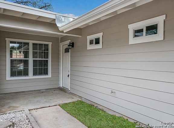 2nd image of 943 Utopia Ln