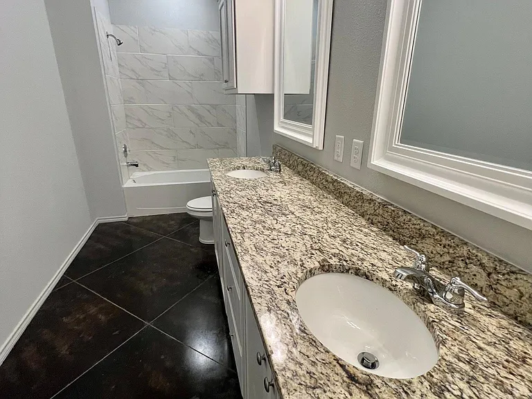 5009 Weiblen St — Photo 27