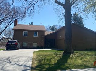 1607 S 136th St, Omaha, NE 68144