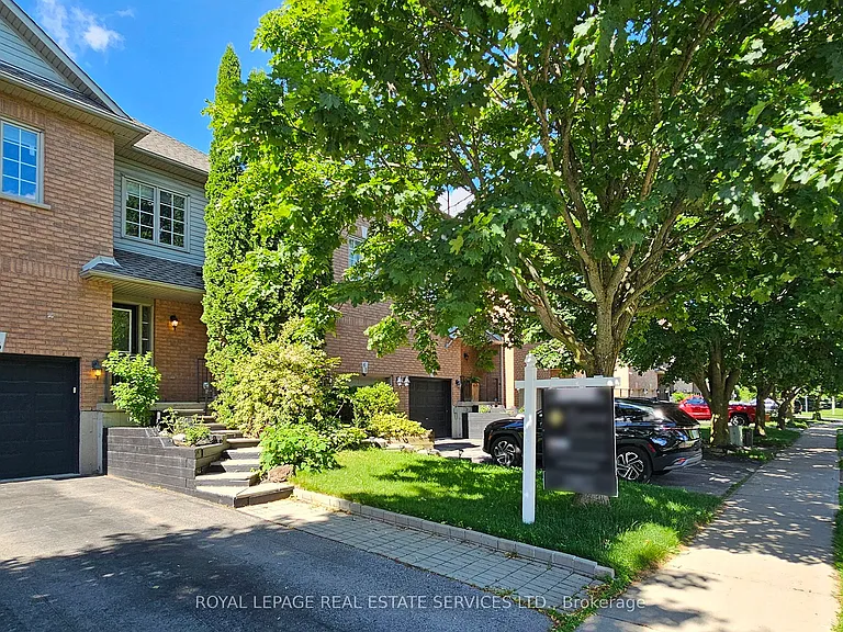 65 Morwick Dr — Photo 3