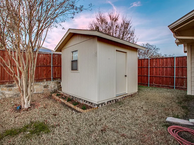 2318 Sparrow Dr — Photo 25