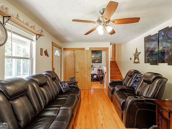 4th image of 2665 Oak Log Way
