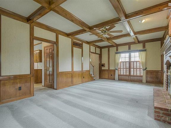 4th image of 301 NE Warrington Ct