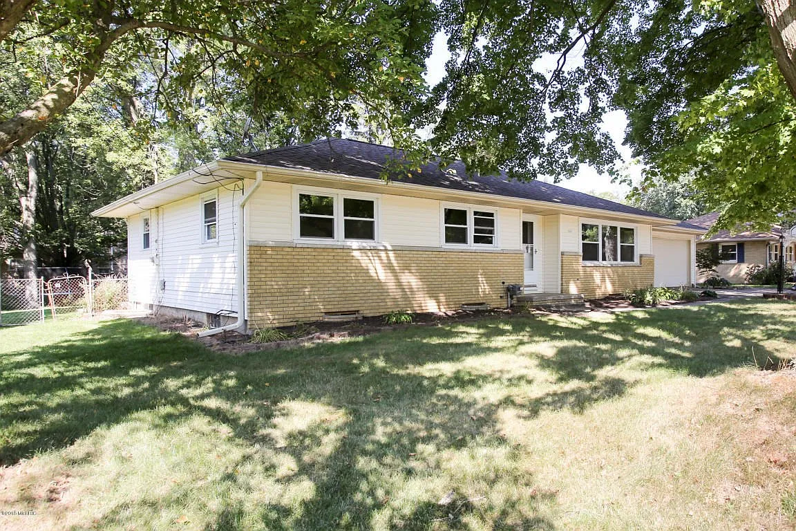 533 East Dr photo 1