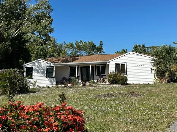 7745 Westmoreland Dr, Sarasota, FL 34243