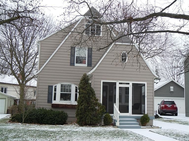 1st image of 132 Oak Knoll Dr