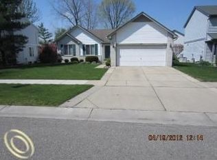 2193 Hartshorn Ave, Troy, MI
