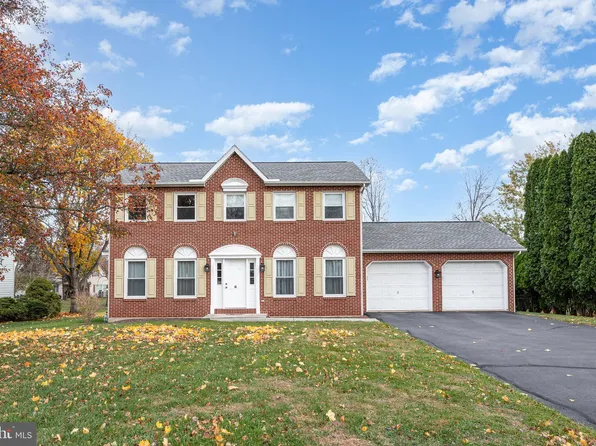 6 Auburn Cir, Boiling Springs, PA 17007
