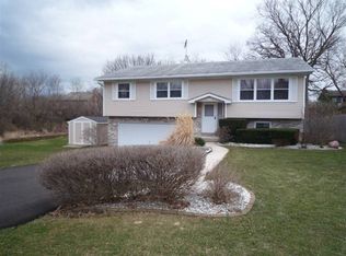 4139 Woodlawn Ave, Gurnee, IL