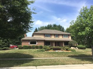 5261 Cheltenham Dr, Troy, MI