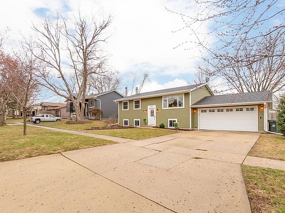 2nd image of 3625 Briarwood Dr