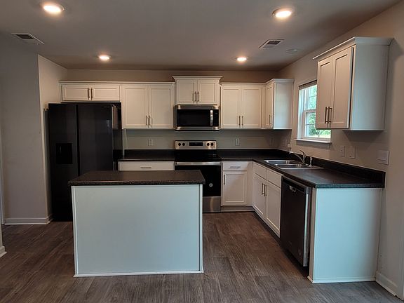 3rd image of 4712 Black Forest Dr