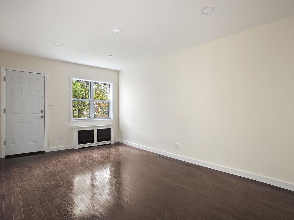 2nd image of 1656 E 55th St #2