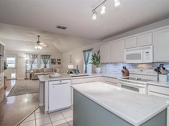 3rd image of 705 Alabaster Way