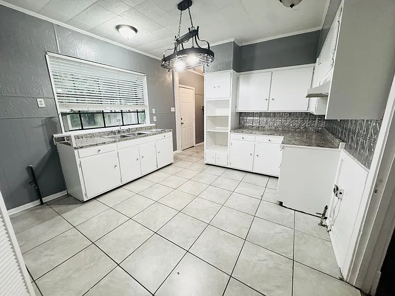 3648 Evangeline St — Photo 26