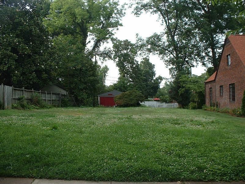2nd image of 2315 Belvedere Ave