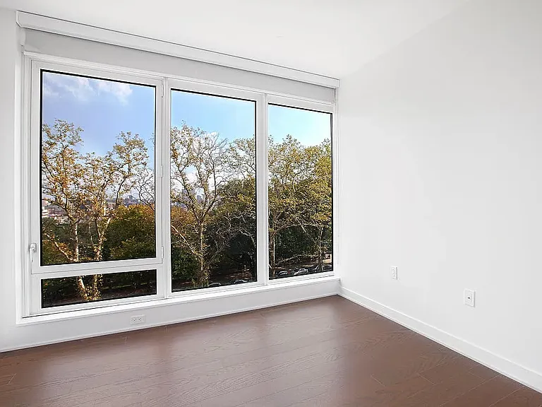 400 W 113th St #330 — Photo 8
