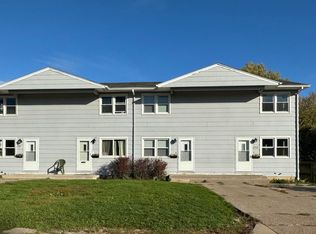 2727 Magnolia Dr, Bettendorf, IA
