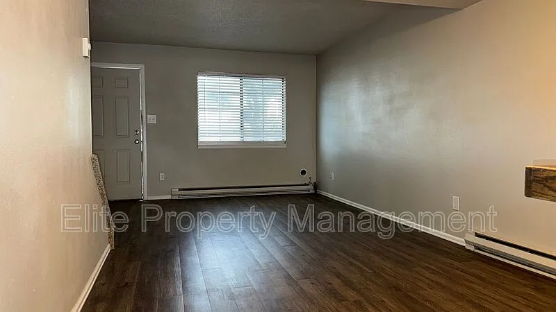 2 bed, 1.5 bath, 952 sqft, $1,095 — Photo 4