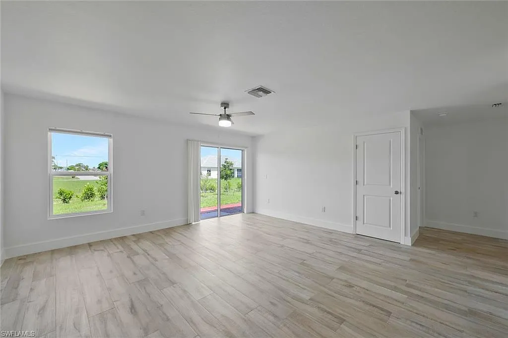 3 bed, 2.0 bath, 1246 sqft, $1,900 — Photo 4