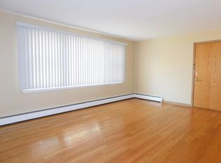 6762 N Sauganash Ave #1, Chicago, IL