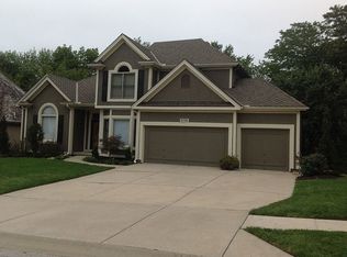 6728 NW Monticello Ter, Parkville, MO 64152