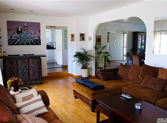 4th image of 4 Hargrave Ln