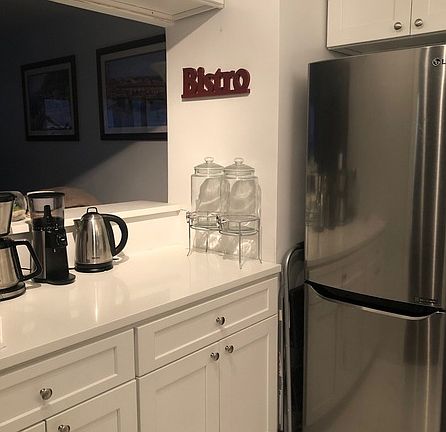 2nd image of 220 E 60th St Frnt 2