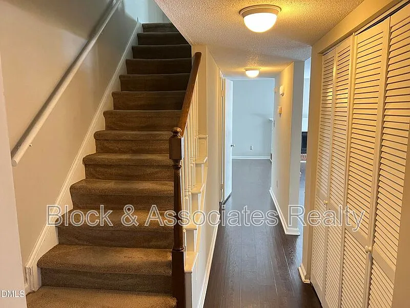 Building Photo - 1333 Springlawn Ct