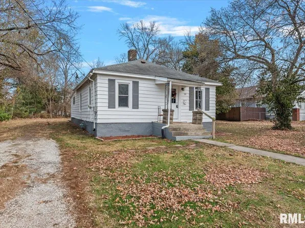 510 S Mauvaisterre St, Jacksonville, IL 62650