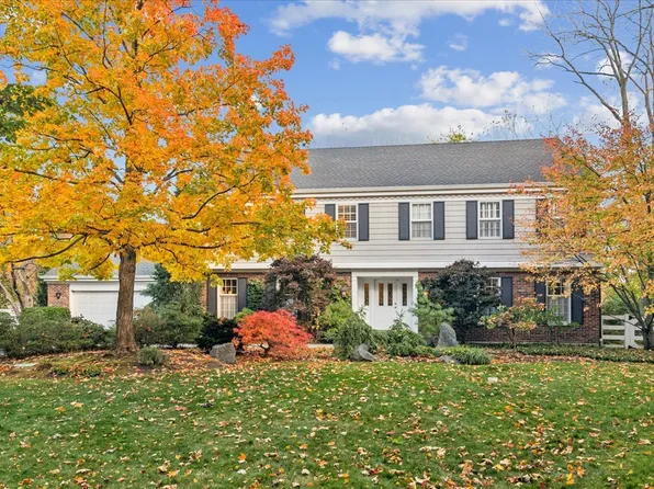 555 Douglas Dr, Lake Forest, IL 60045