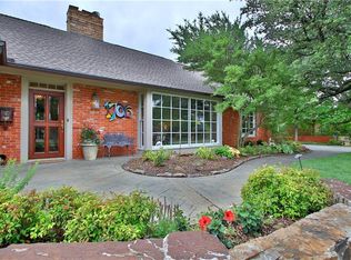 1706 Dorchester Pl, Nichols Hills, OK 73120