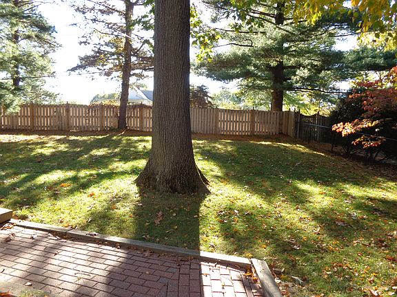 4th image of 5725 N Woodlawn Ct