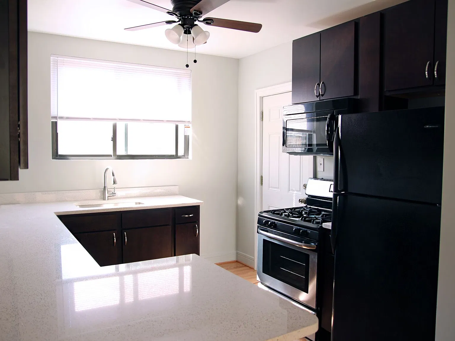 5651 N Spaulding Ave — Photo 2