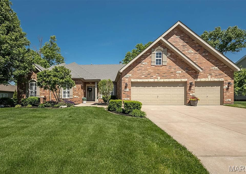 1st image of 233 Fox Haven Dr