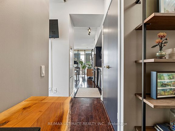 4th image of 33 Charles St E #905