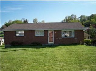 114 W Hempfield Dr, Irwin, PA