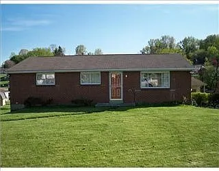 114 W Hempfield Dr photo 1
