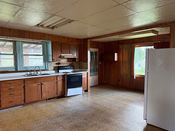 3rd image of 1090 N 2nd St
